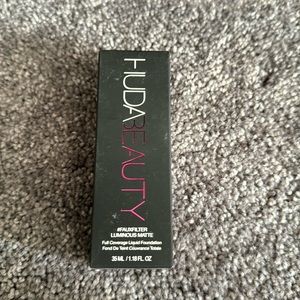 Huda beauty foundation